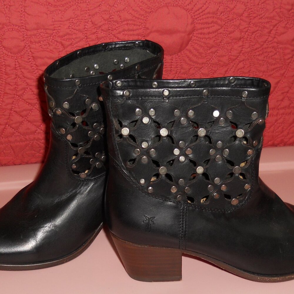 Frye 7 Black Leather Laser Cut Western Boots - Picture 5 of 9
